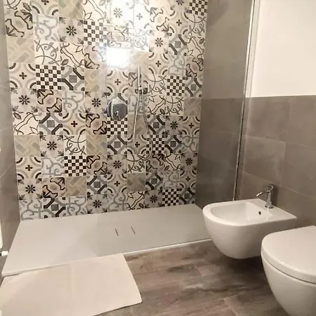 Sarah's Place מנאג'יו