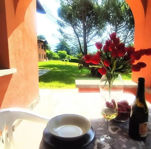 Sarah's Place * Менаджо