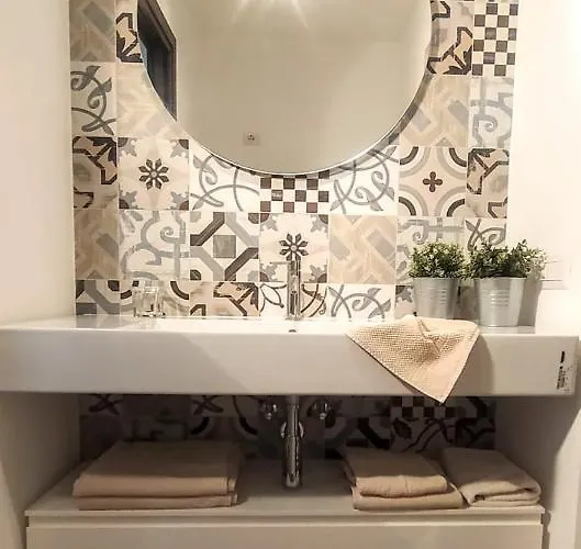 Sarah's Place Апартаменты *