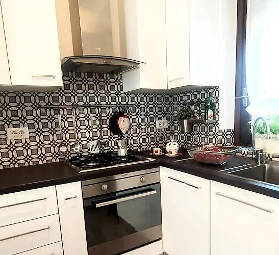 Sarah's Place * Менаджо