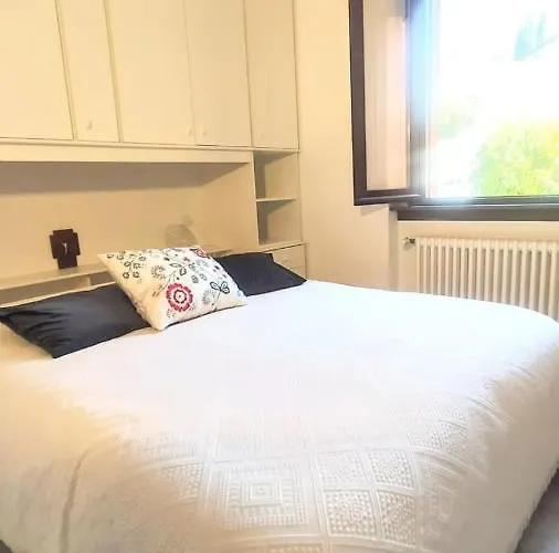 Sarah's Place * Менаджо