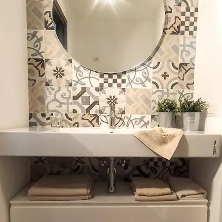 Sarah's Place Апартаменты *