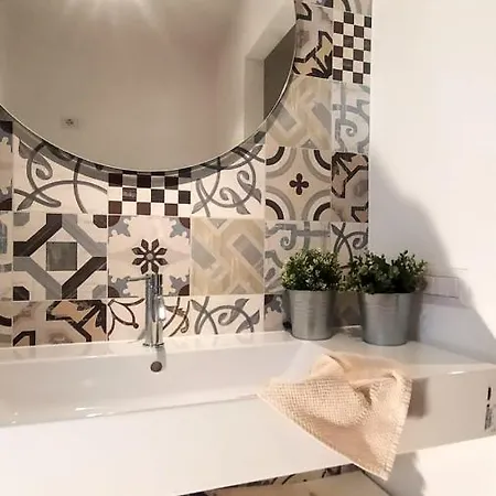 Sarah's Place Апартаменты *